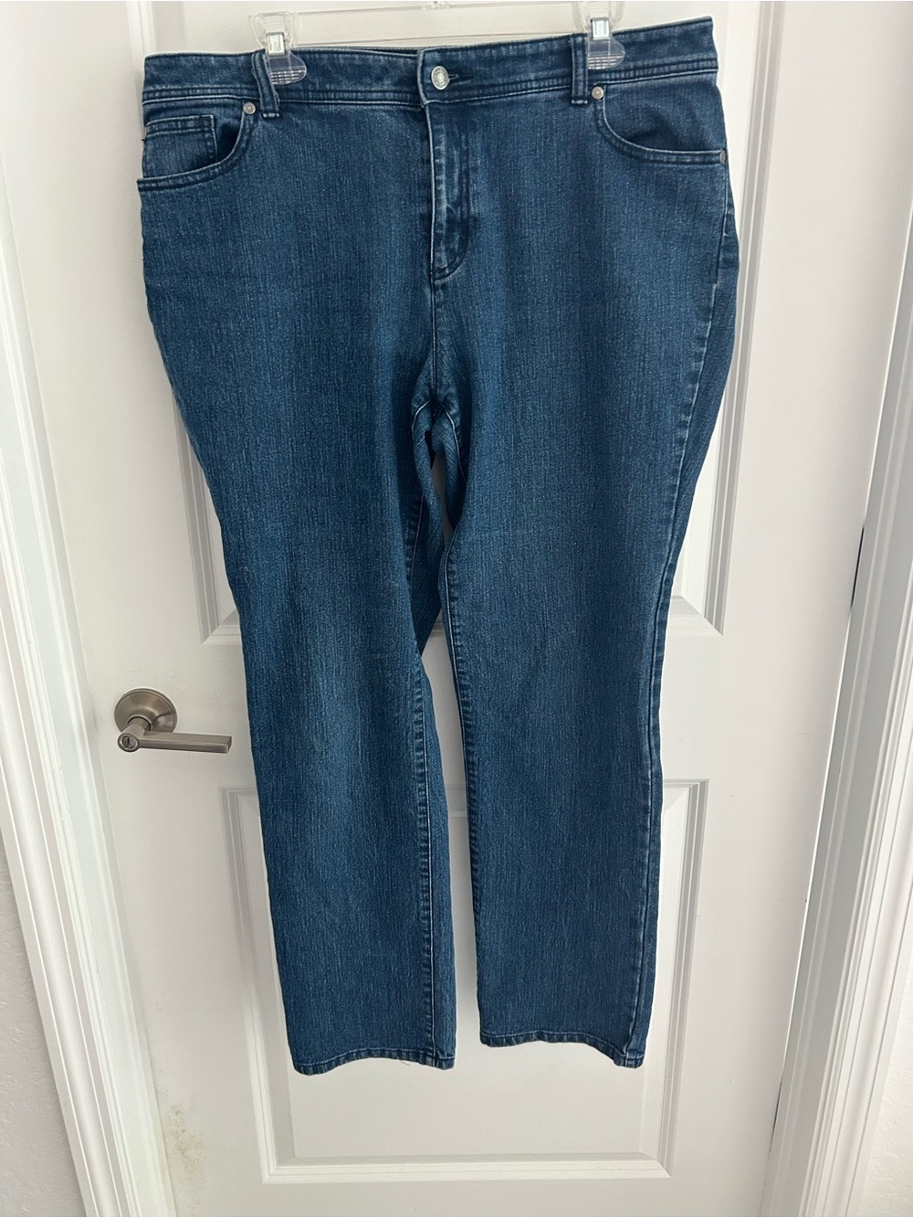 Chicos Classic Women's Dark Blue Straight-Leg Jeans sz2.5. 32 length